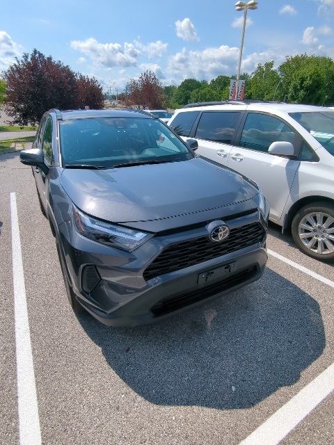 2025 Toyota RAV4 Hybrid XLE photo 2