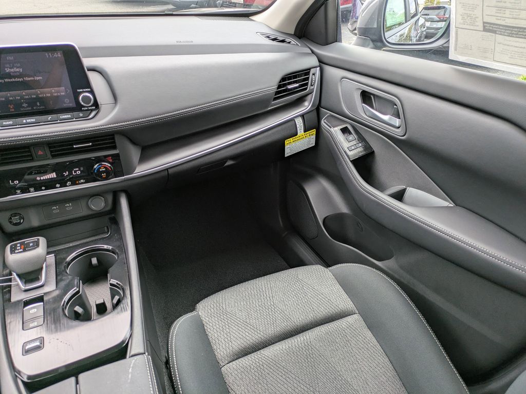 2026 Nissan Rogue SV photo 15