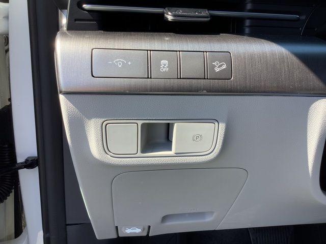 2026 Hyundai Kona SEL photo 16