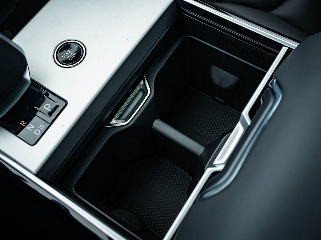 2025 Land Rover Range Rover SE photo 31