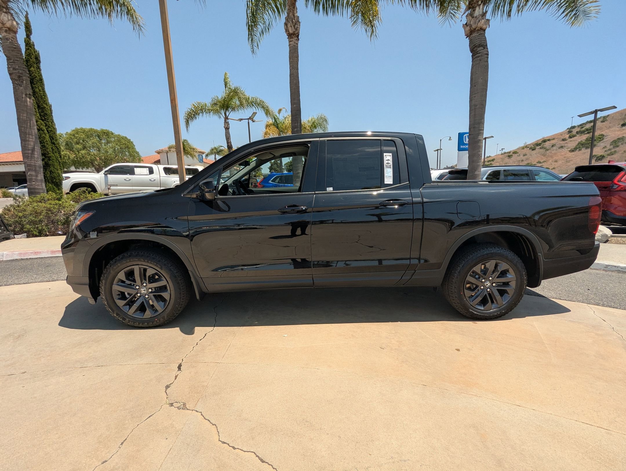 2025 Honda Ridgeline Sport photo 2