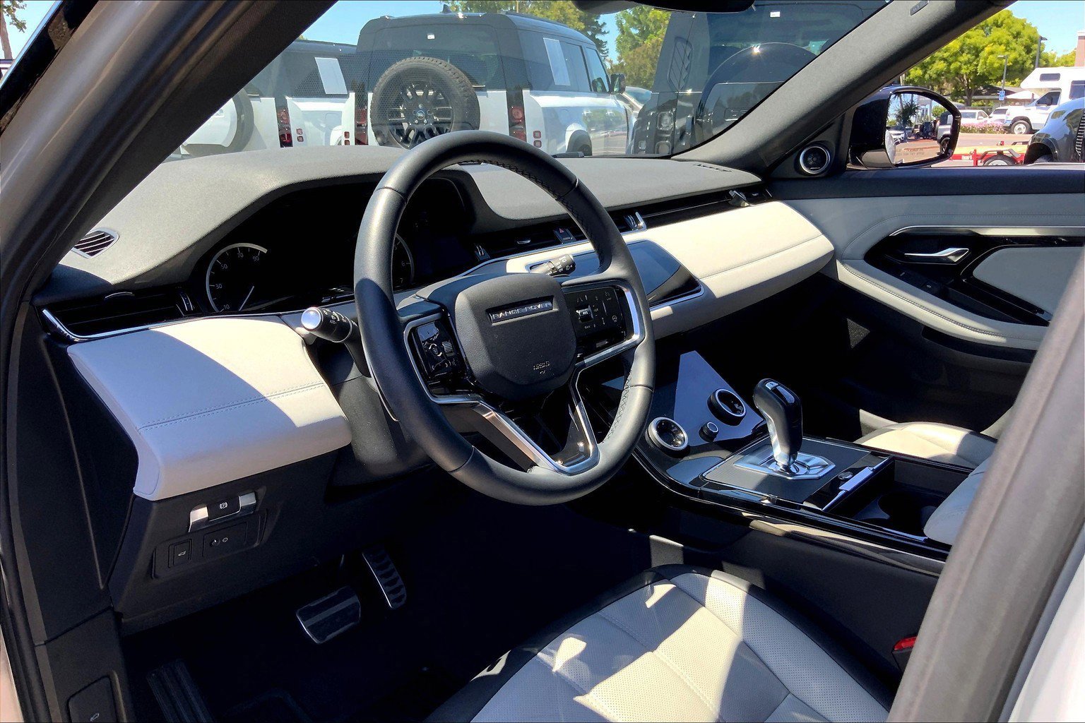 2023 Land Rover Range Rover Evoque R-Dynamic SE photo 14