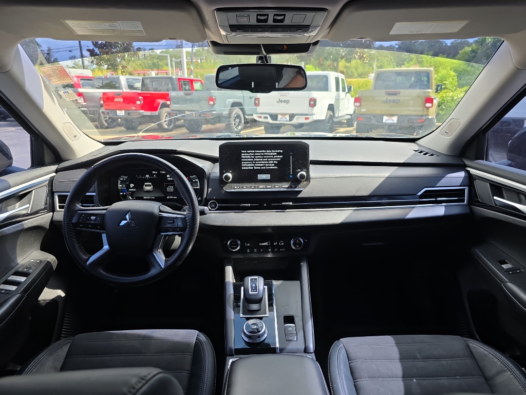2023 Mitsubishi Outlander SE photo 13
