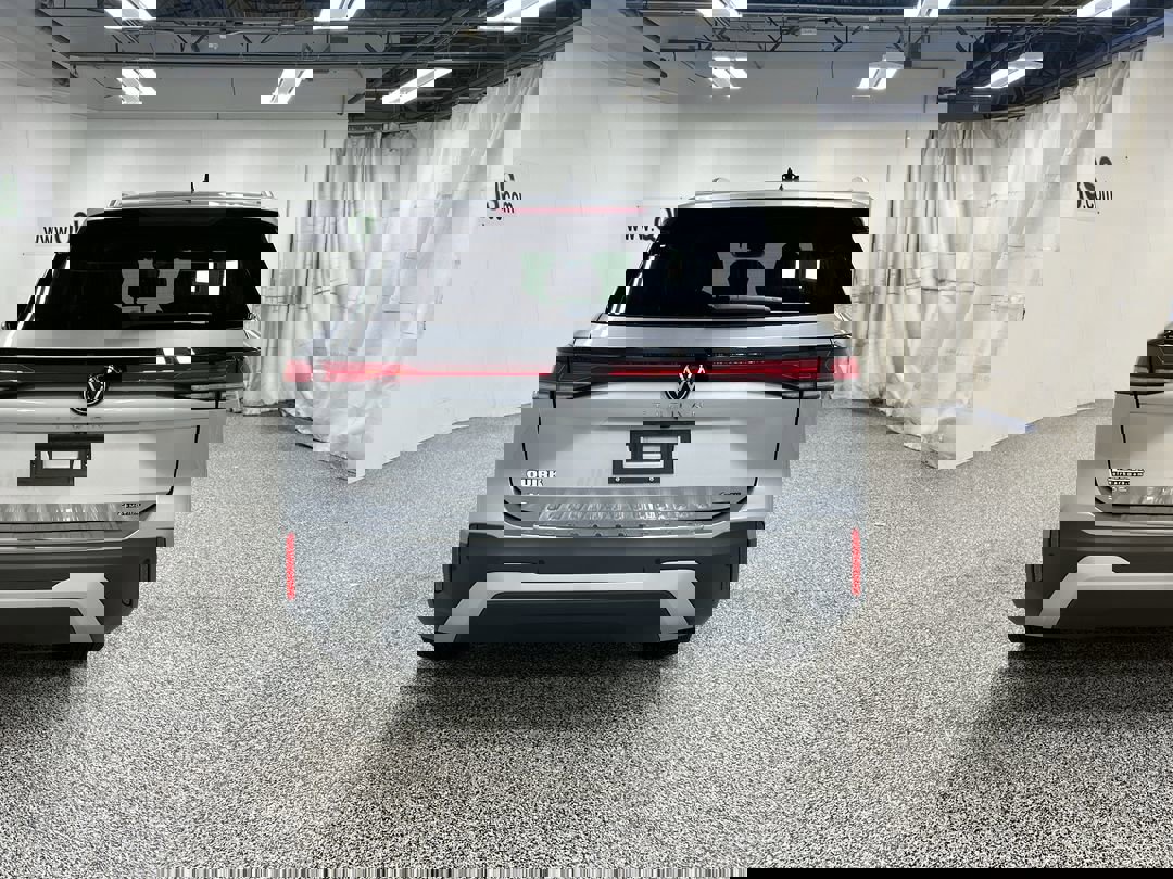 2025 Volkswagen Tiguan SE photo 3