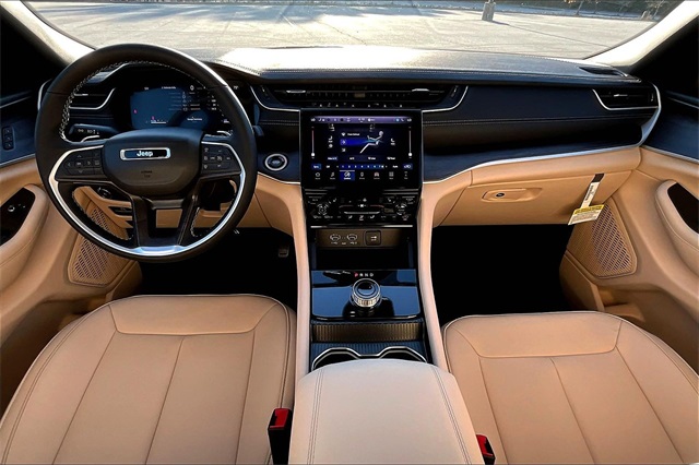 2025 Jeep Grand Cherokee Limited photo 2