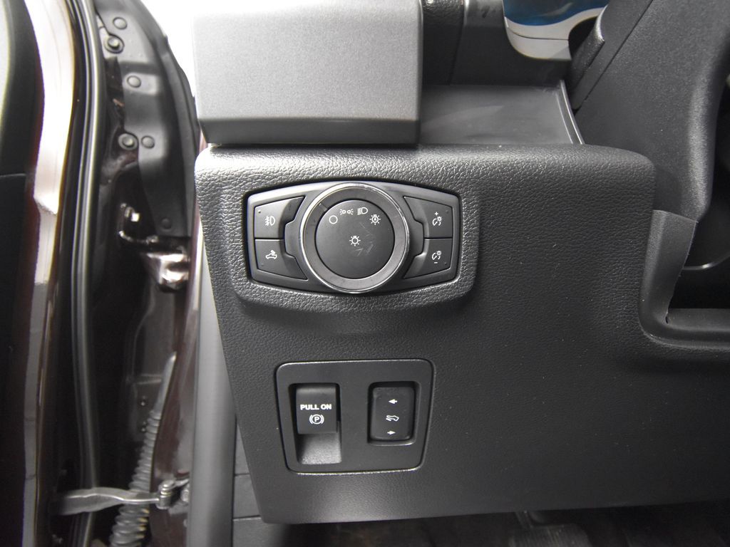 2018 Ford F-150 XLT FX4 photo 22