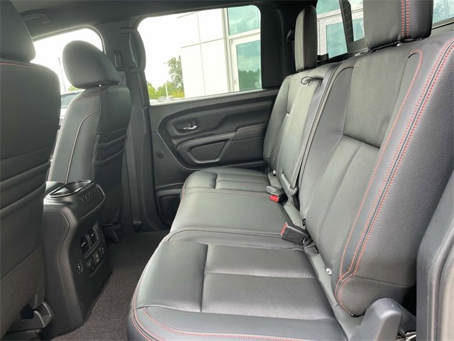 2020 Nissan Titan Crew Cab photo 11