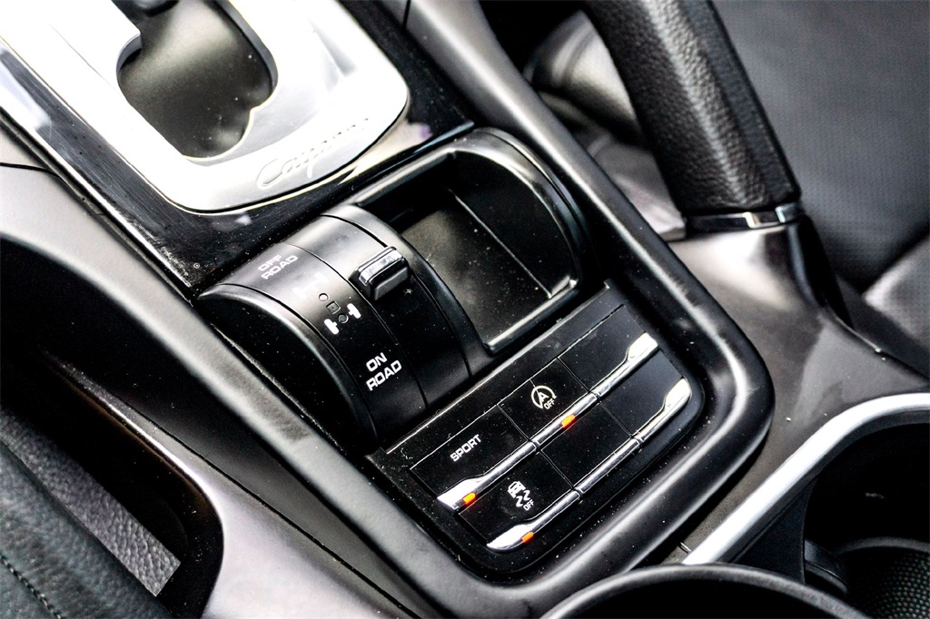 2018 Porsche Cayenne Base photo 25