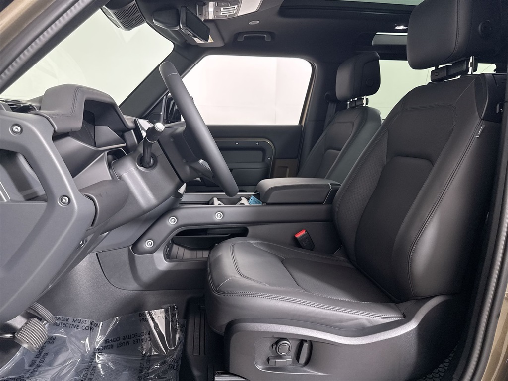 2025 Land Rover Defender 90 X-Dynamic SE photo 11