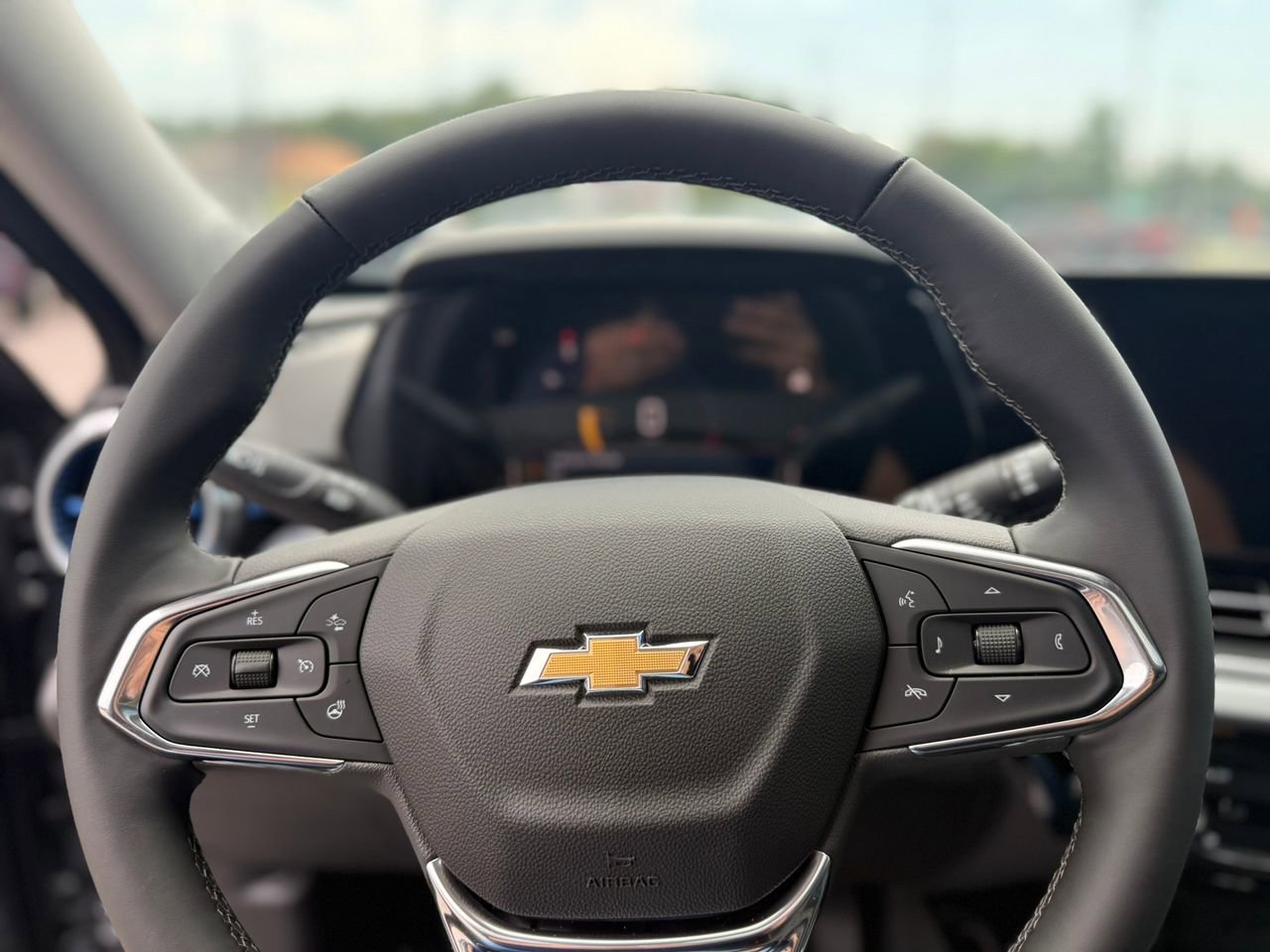 2025 Chevrolet Trax LT photo 17