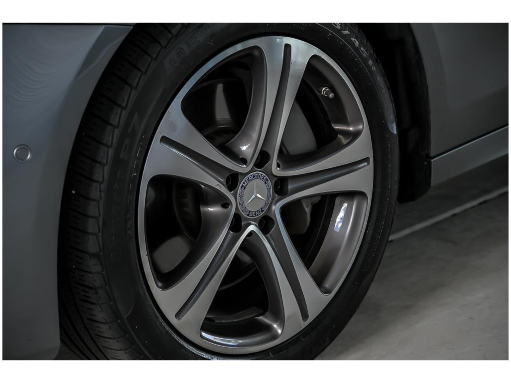 2017 Mercedes Benz E 300 4MATIC photo 5