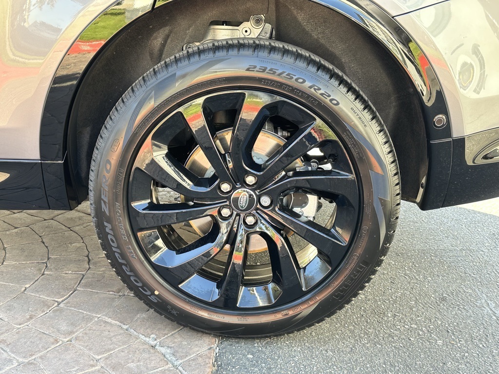 2025 Land Rover Discovery Sport Dynamic SE photo 9