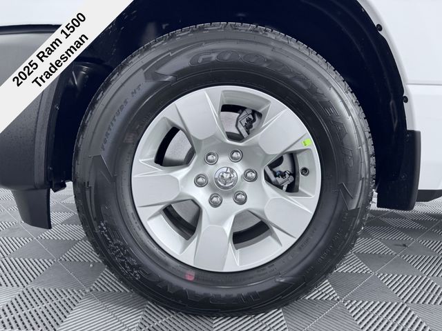 2025 Ram 1500 Tradesman photo 3