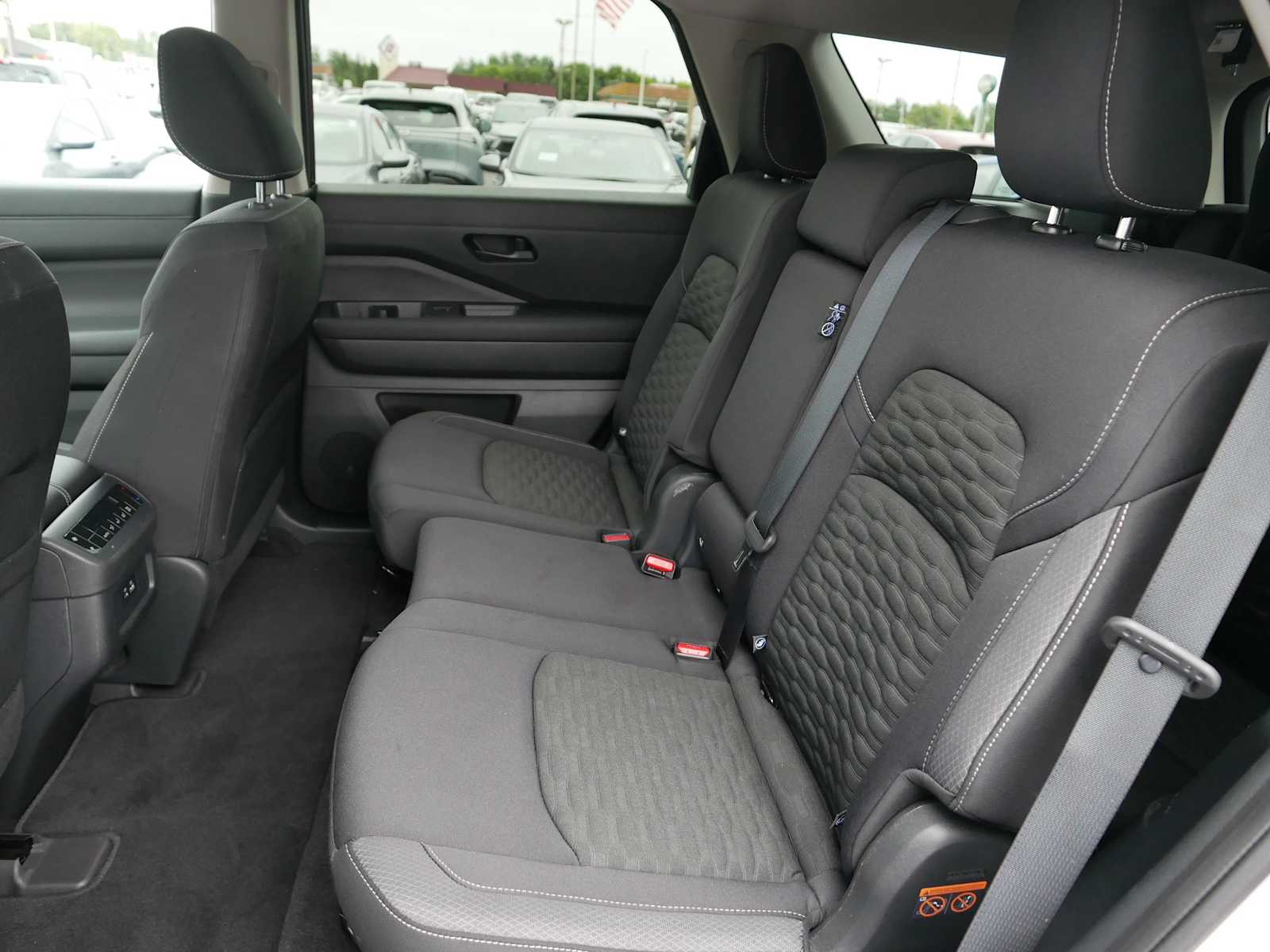 2023 Nissan Pathfinder SV photo 14
