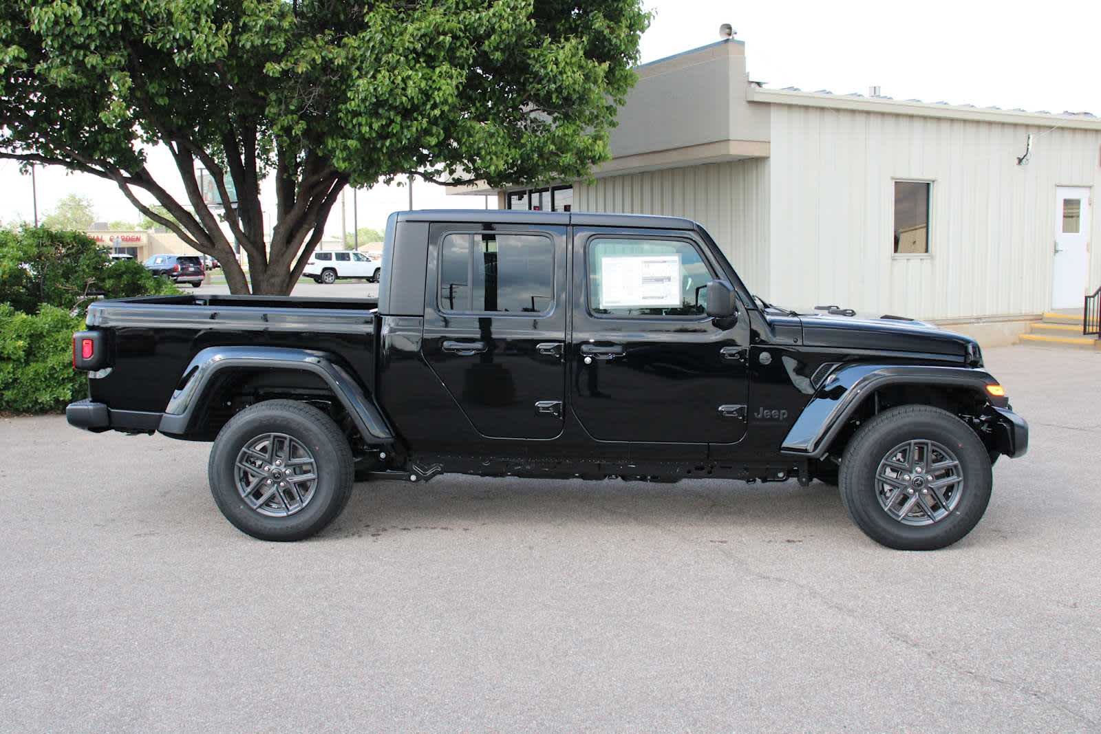2025 Jeep Gladiator Sport S photo 3
