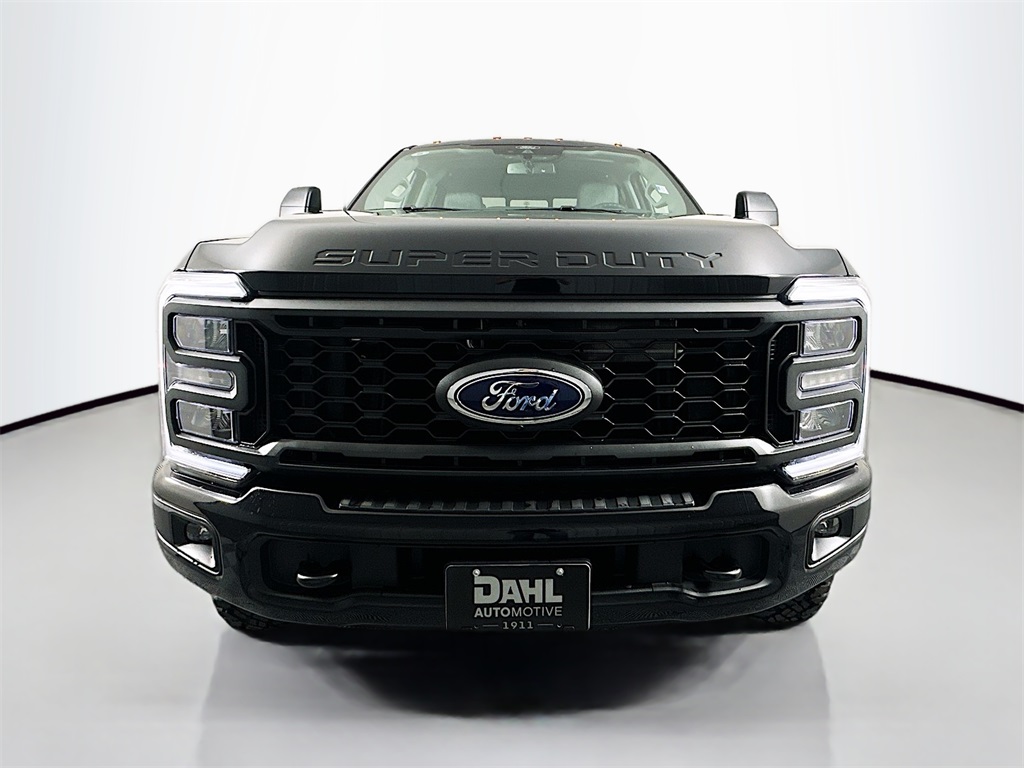 2025 Ford F-350 XLT photo 2