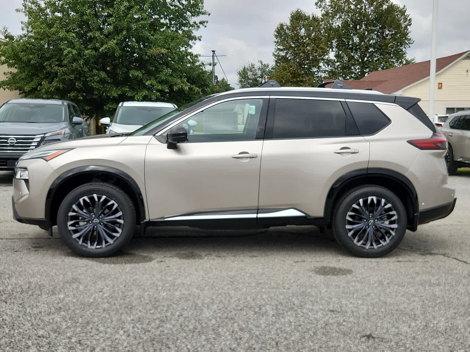 2026 Nissan Rogue Platinum photo 3