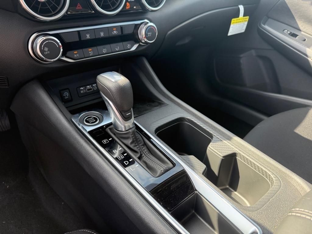 2025 Nissan Sentra SV photo 9