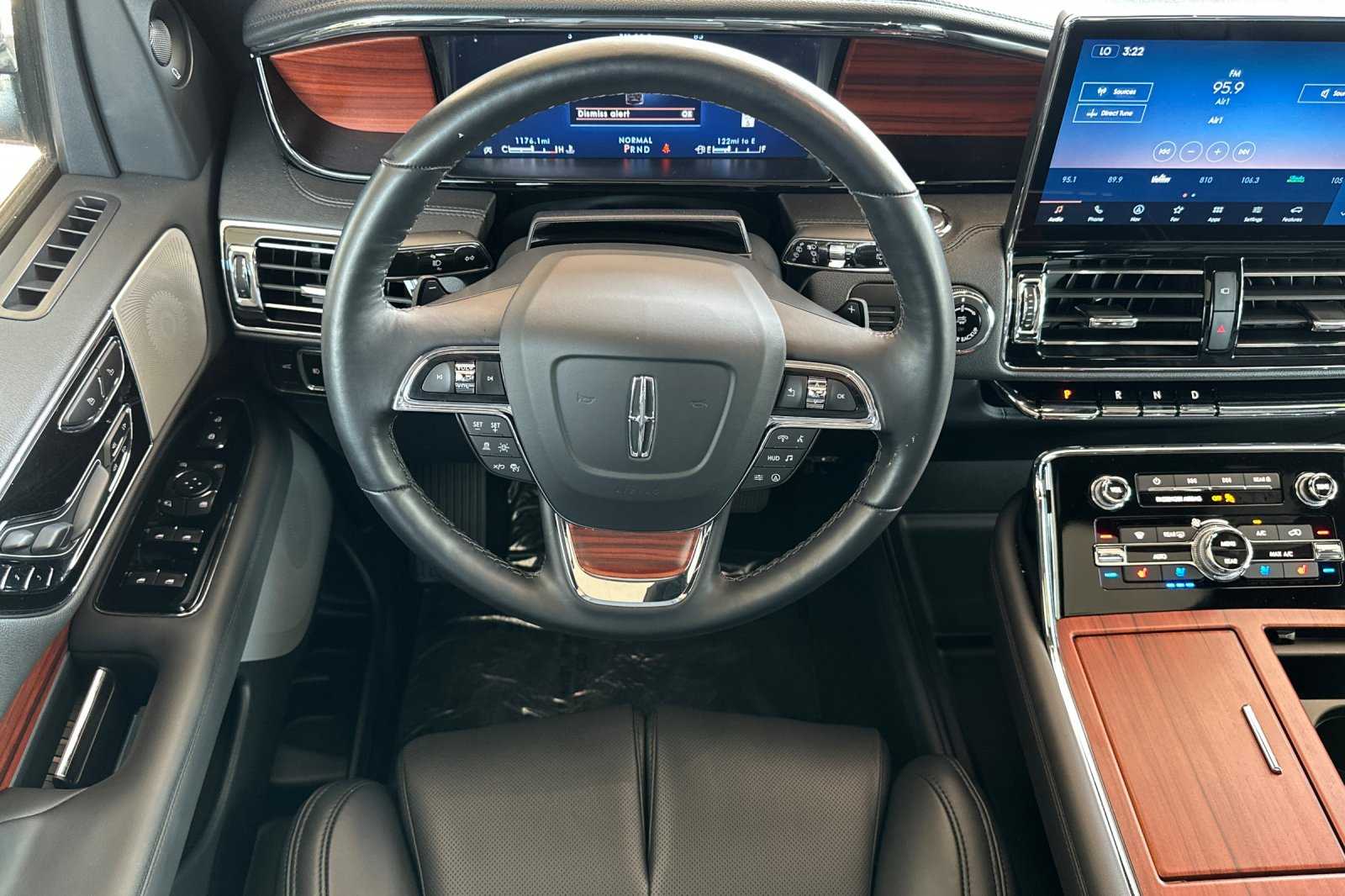 2024 Lincoln Navigator L Reserve photo 13