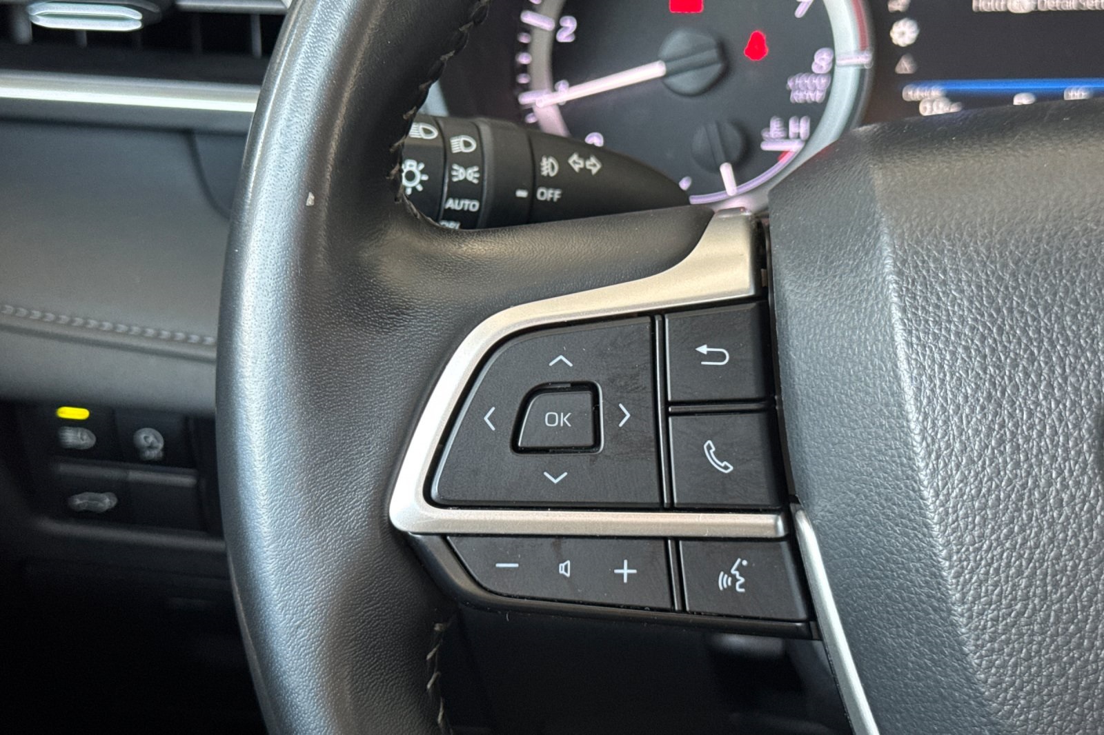 2024 Toyota Highlander LE photo 27