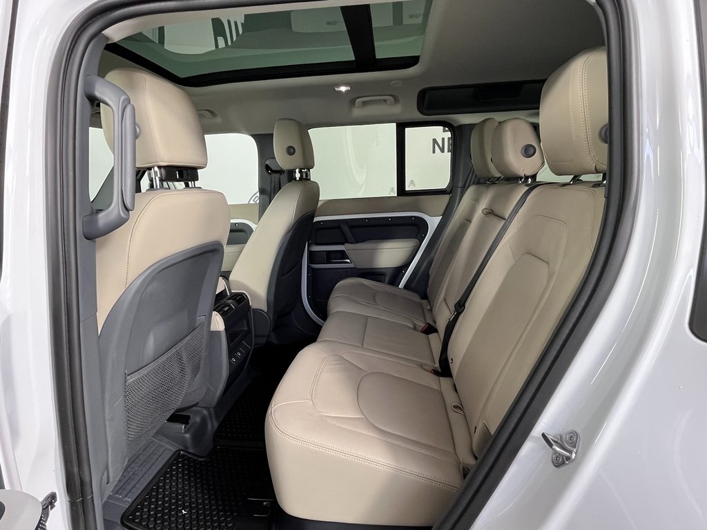 2024 Land Rover Defender 110 S photo 17