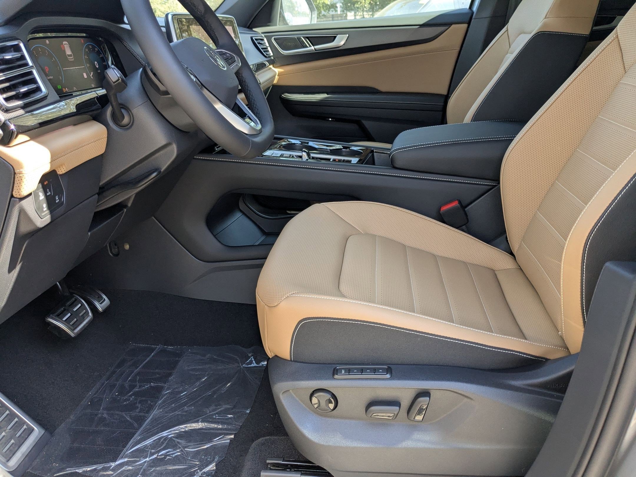 2026 Volkswagen Atlas Cross Sport SEL R-Line photo 2