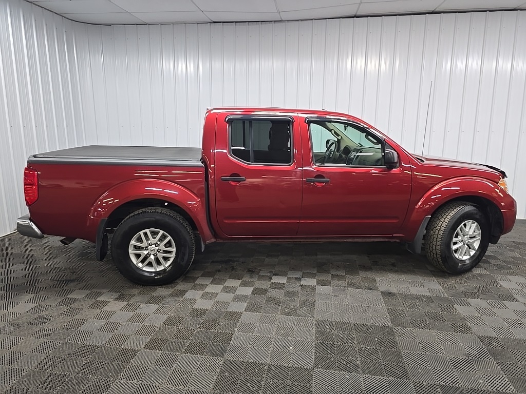2015 Nissan Frontier SV Crew Cab photo 2