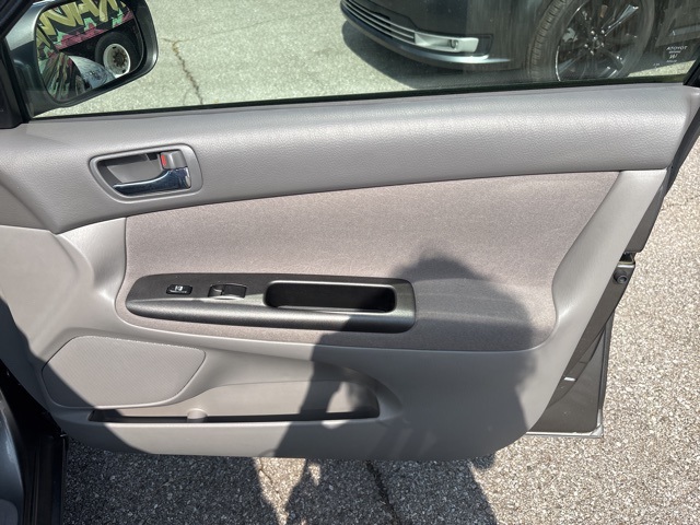 2005 Toyota Camry LE photo 17
