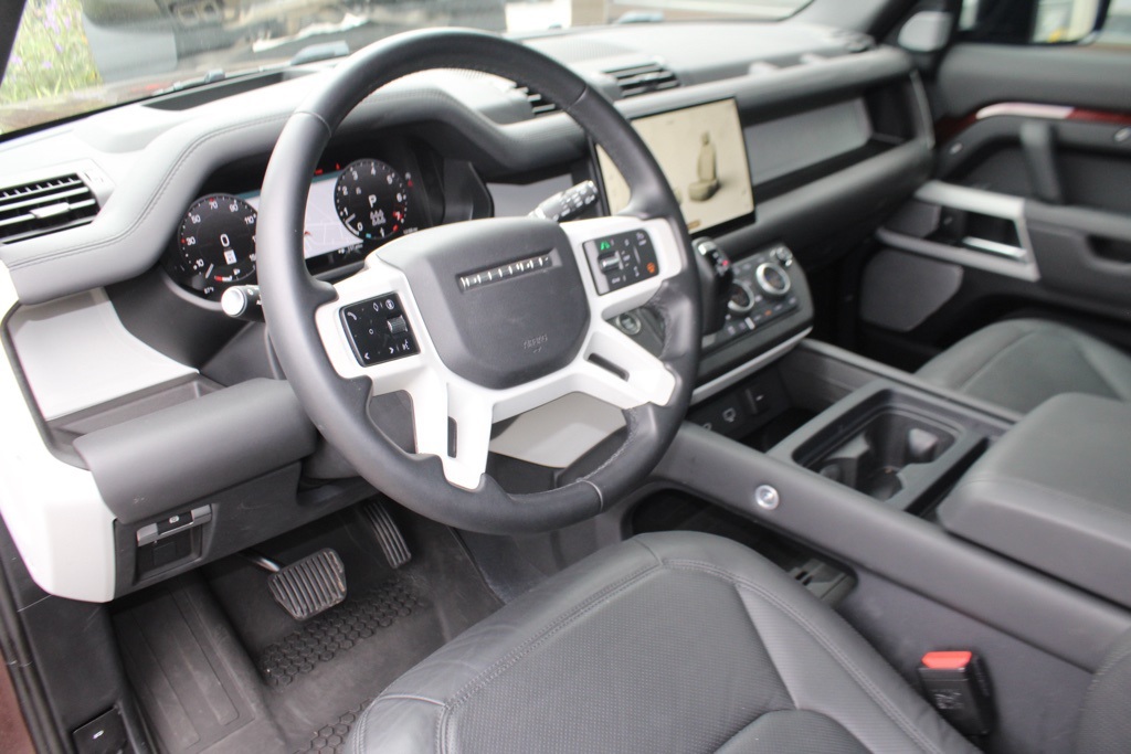 2024 Land Rover Defender S photo 4