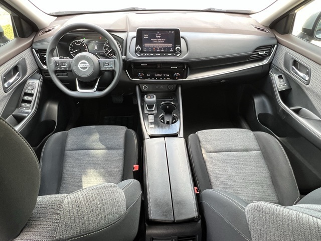 2021 Nissan Rogue SV photo 12