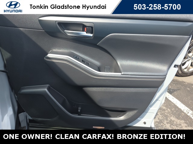 2022 Toyota Highlander Hybrid Bronze Edition photo 19
