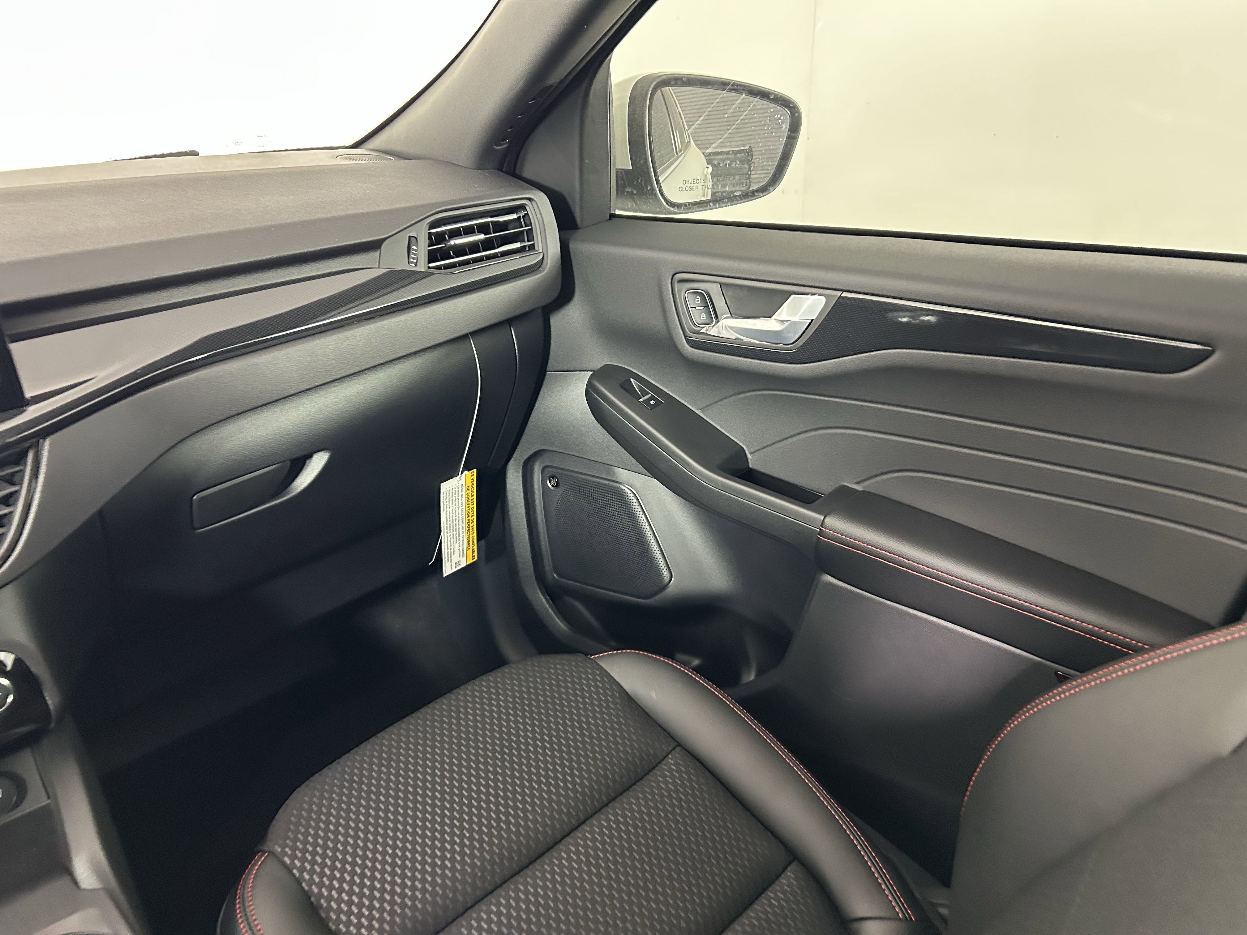 2025 Ford Escape ST-Line Select photo 4