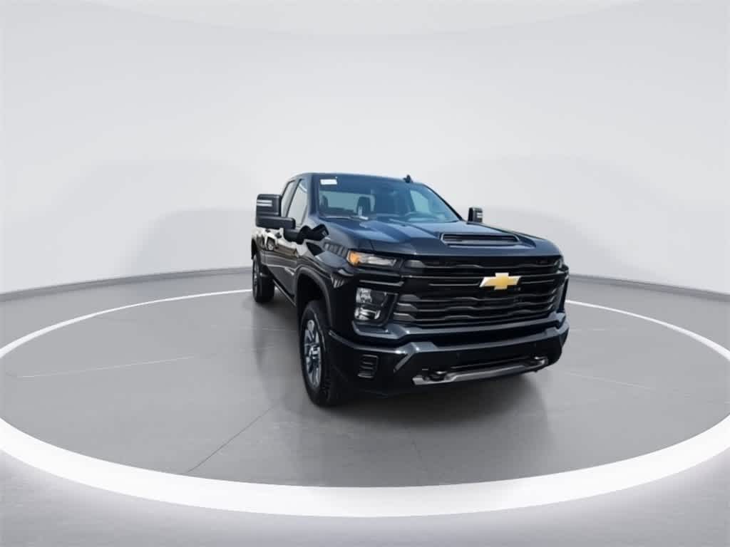 2025 Chevrolet Silverado 2500HD Custom photo 2