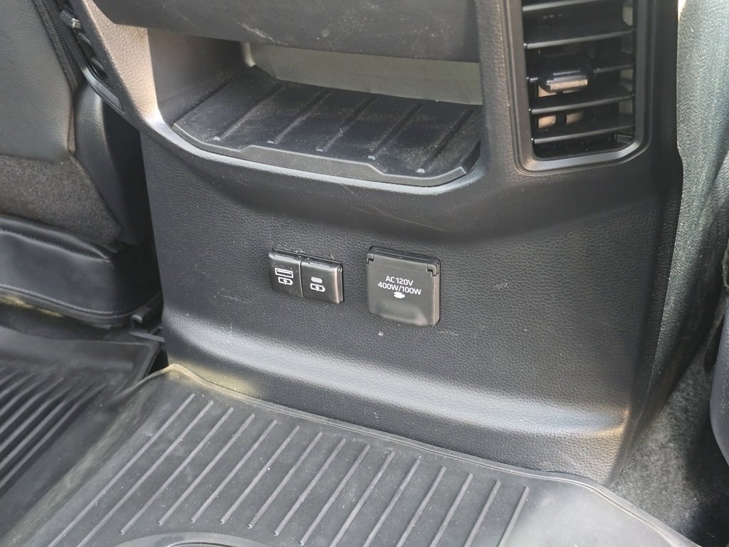 2025 Toyota Tundra Limited Platinum photo 27
