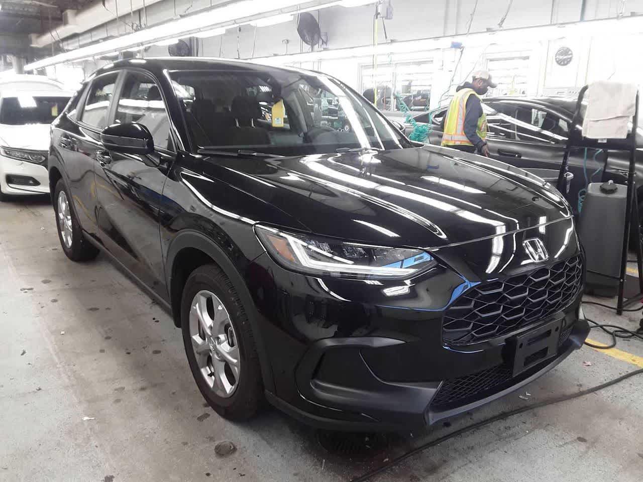 2025 Honda HR-V LX photo 3