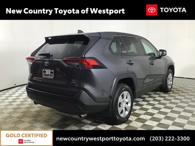 2022 Toyota RAV4 LE photo 2