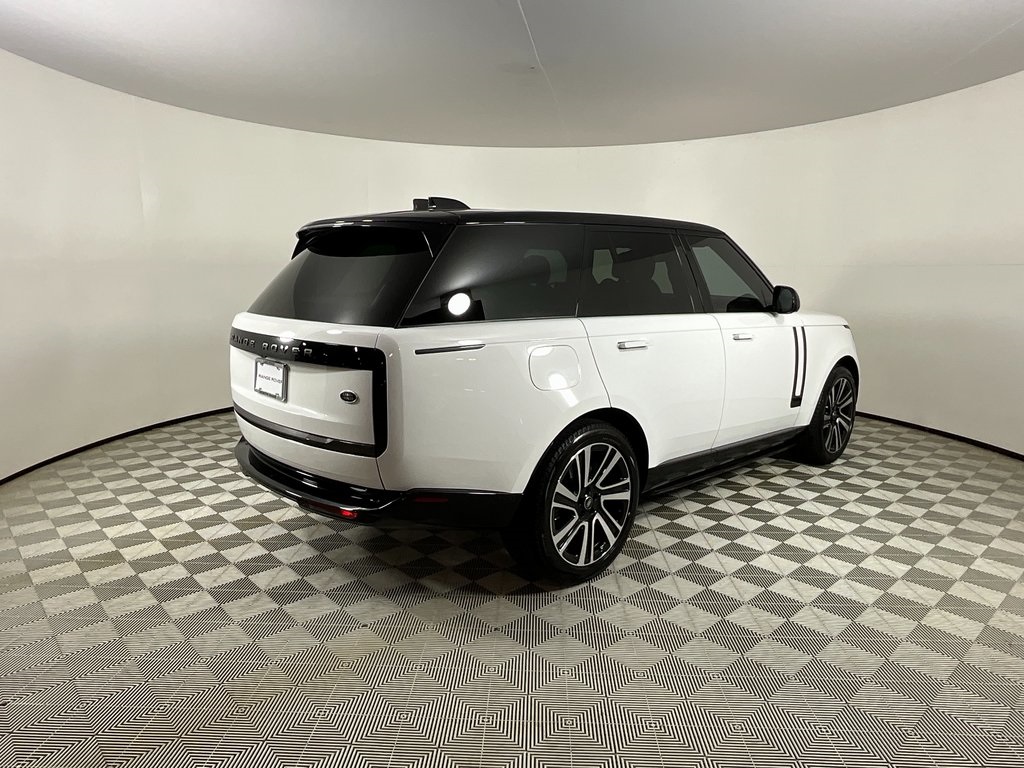2023 Land Rover Range Rover SE photo 3