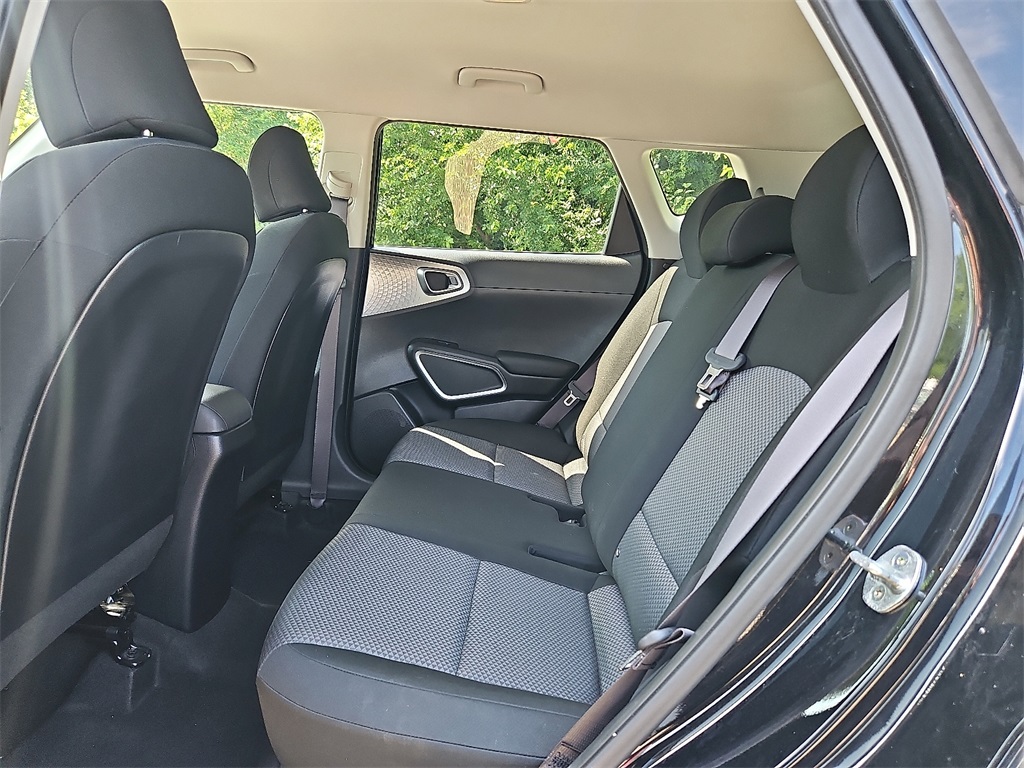 2022 Kia Soul LX photo 11