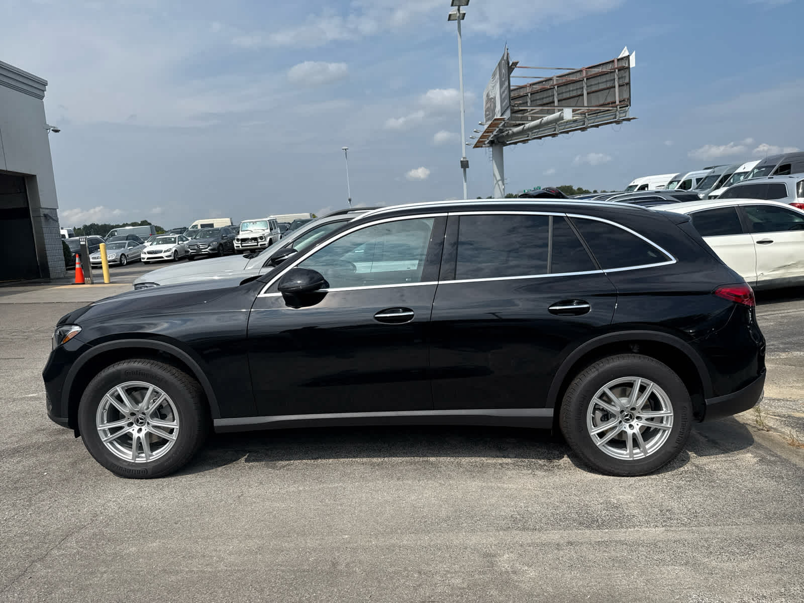 2026 Mercedes Benz GLC 300 4MATIC photo 2