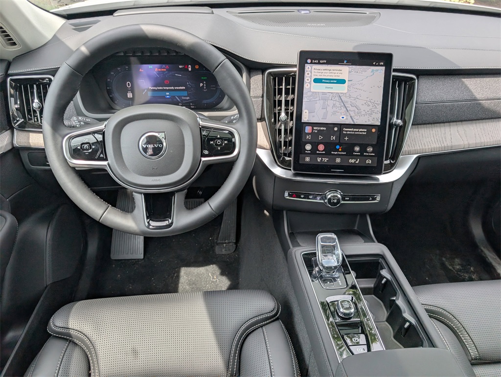 2025 Volvo XC90 T8 photo 10