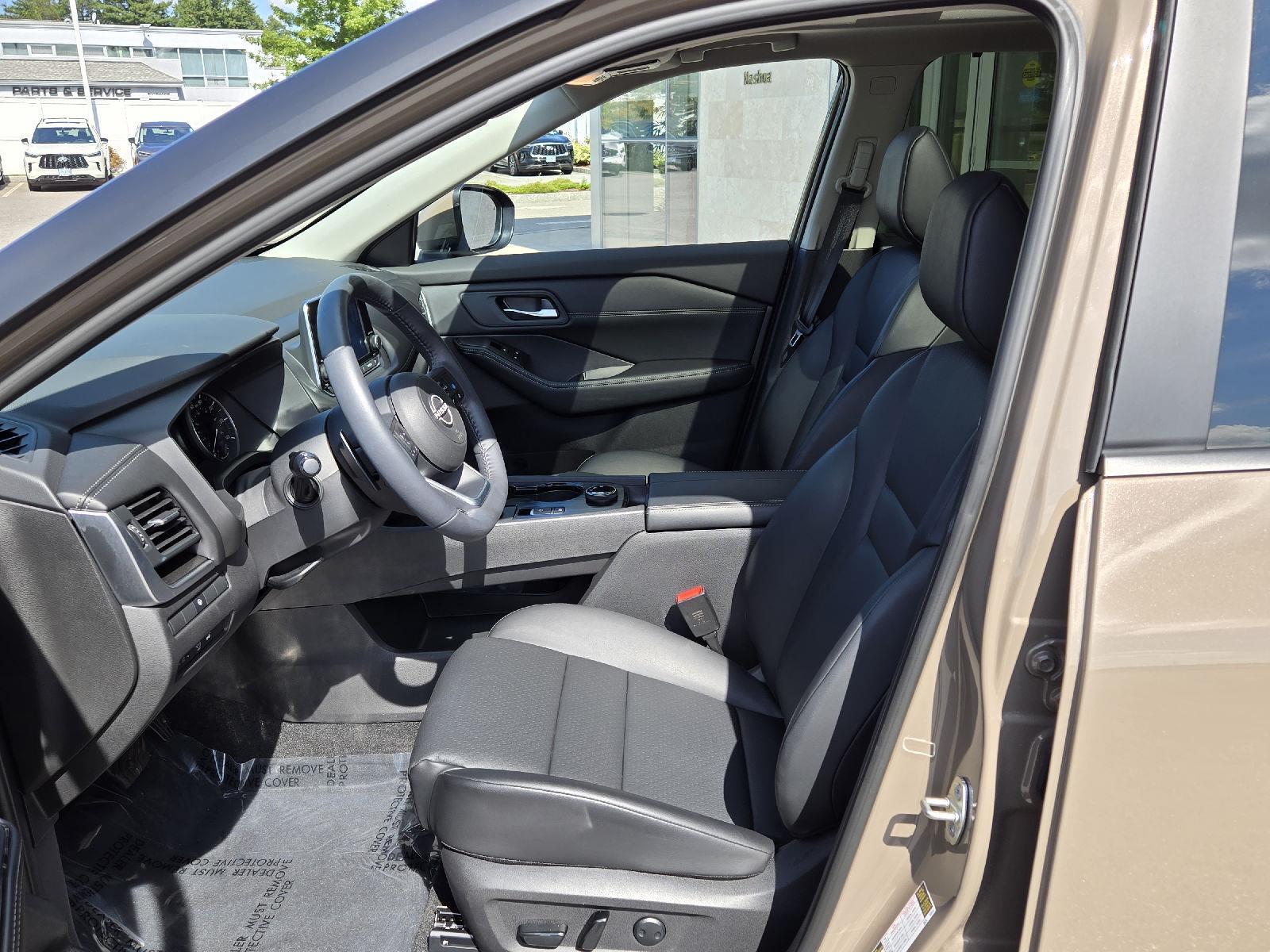 2024 Nissan Rogue SV photo 3