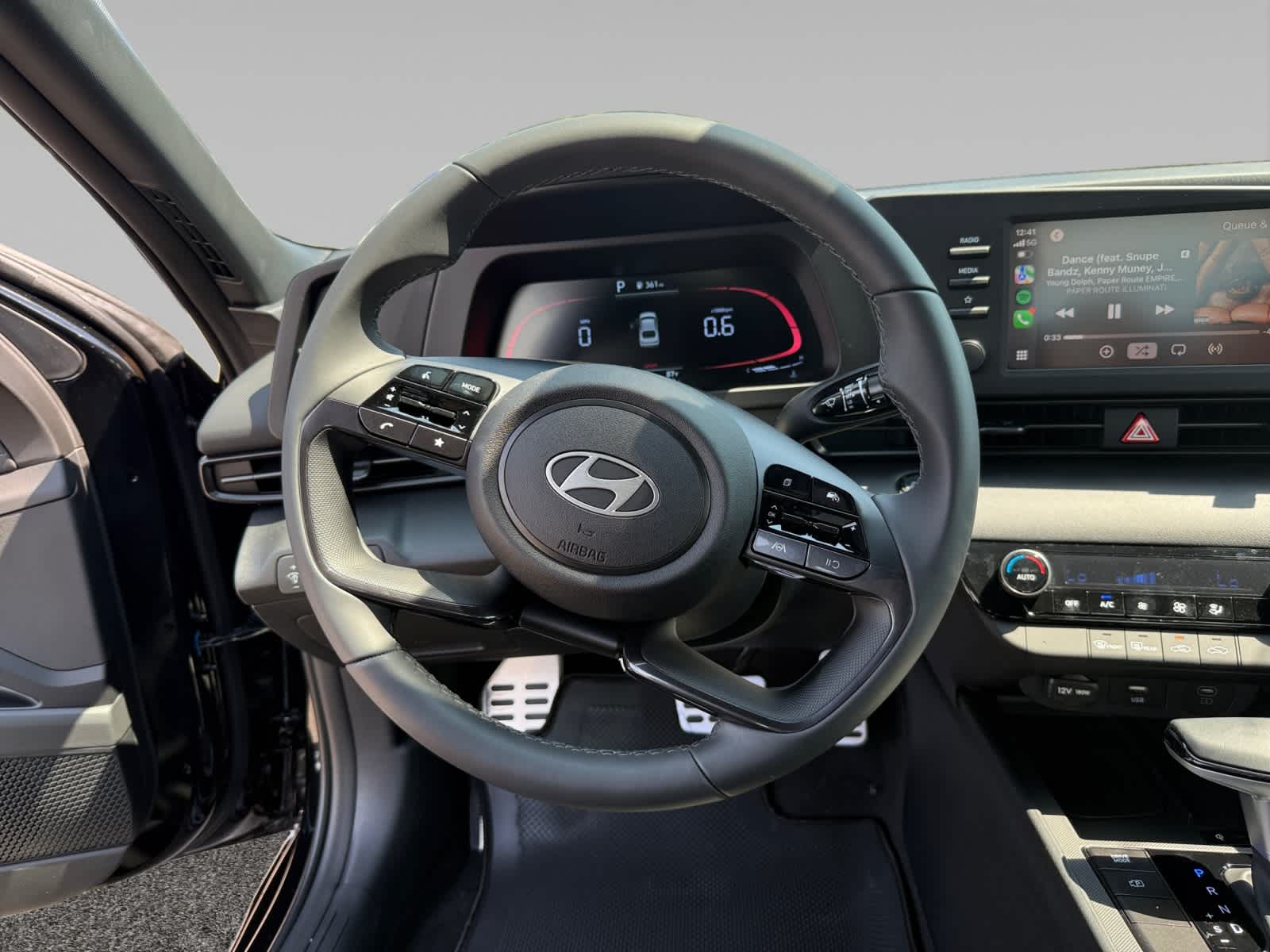 2025 Hyundai Elantra SEL Sport photo 12