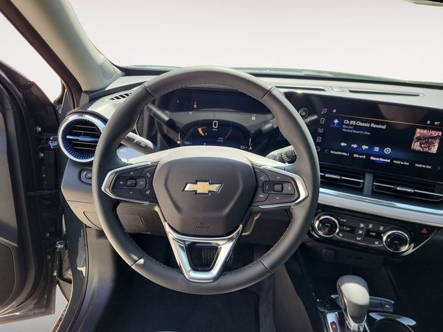 2025 Chevrolet Trax LT photo 16