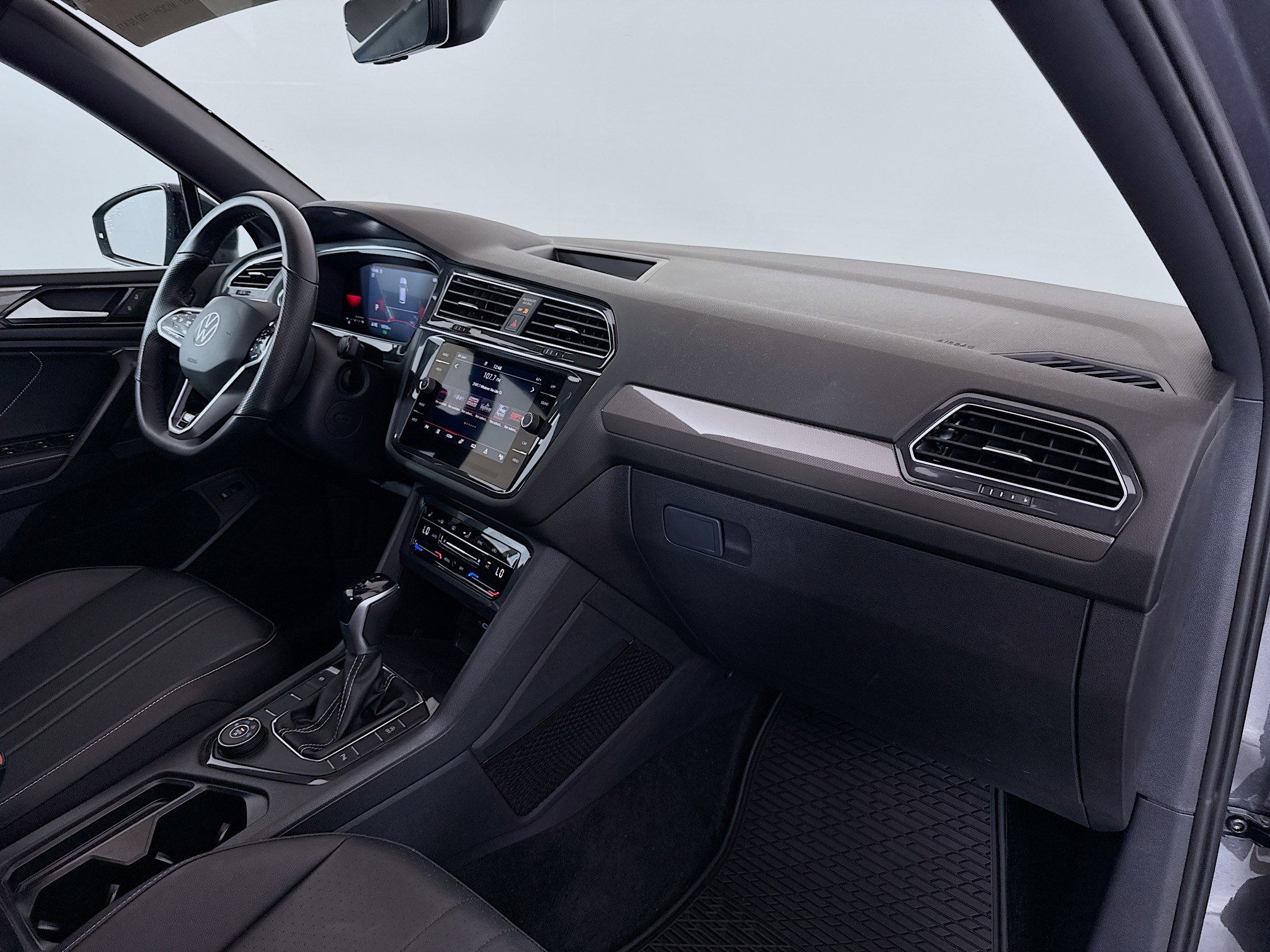 2022 Volkswagen Tiguan SE R-Line Black photo 26