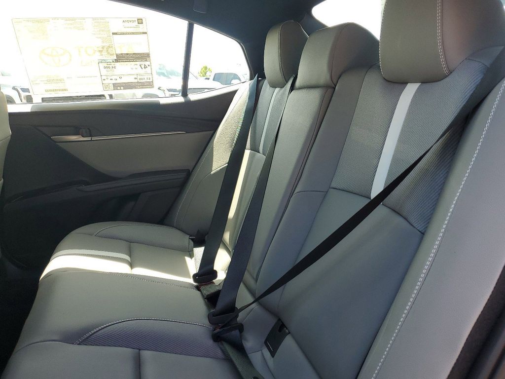 2025 Toyota Camry SE photo 14