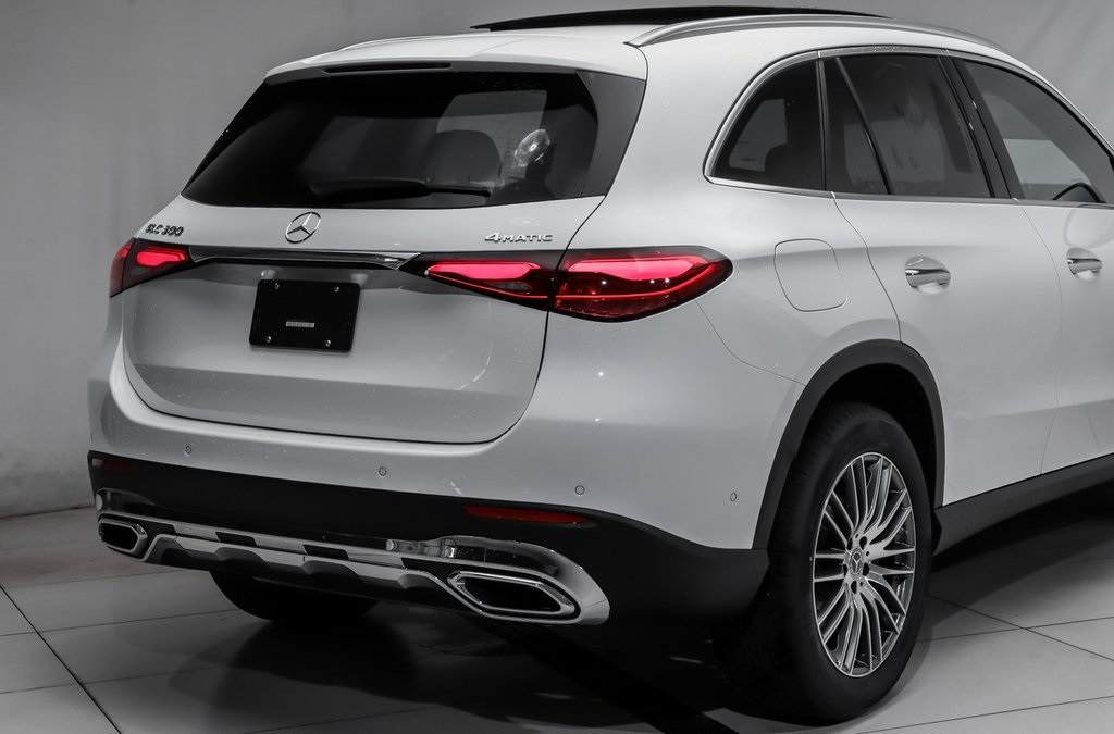 2025 Mercedes Benz GLC 300 4MATIC photo 4