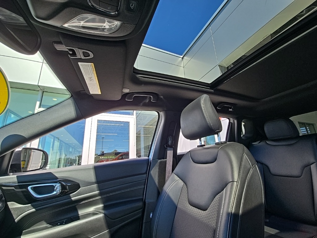 2024 Jeep Compass Latitude photo 21