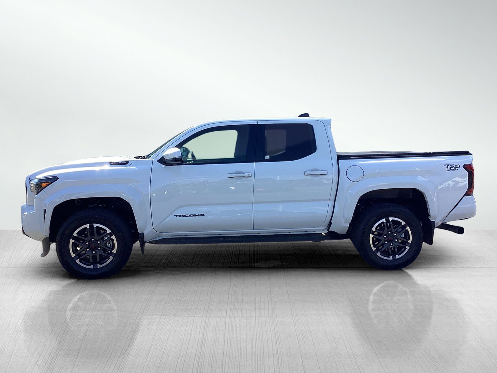 2025 Toyota Tacoma TRD Sport 4x4 photo 2