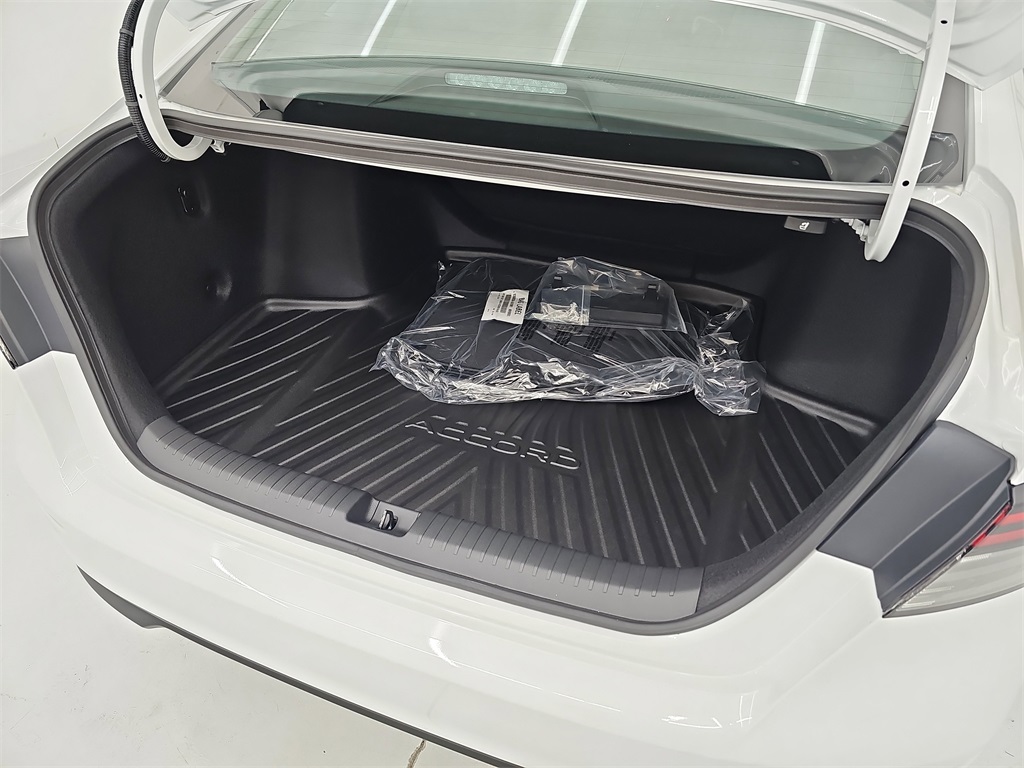 2025 Honda Accord LX photo 16