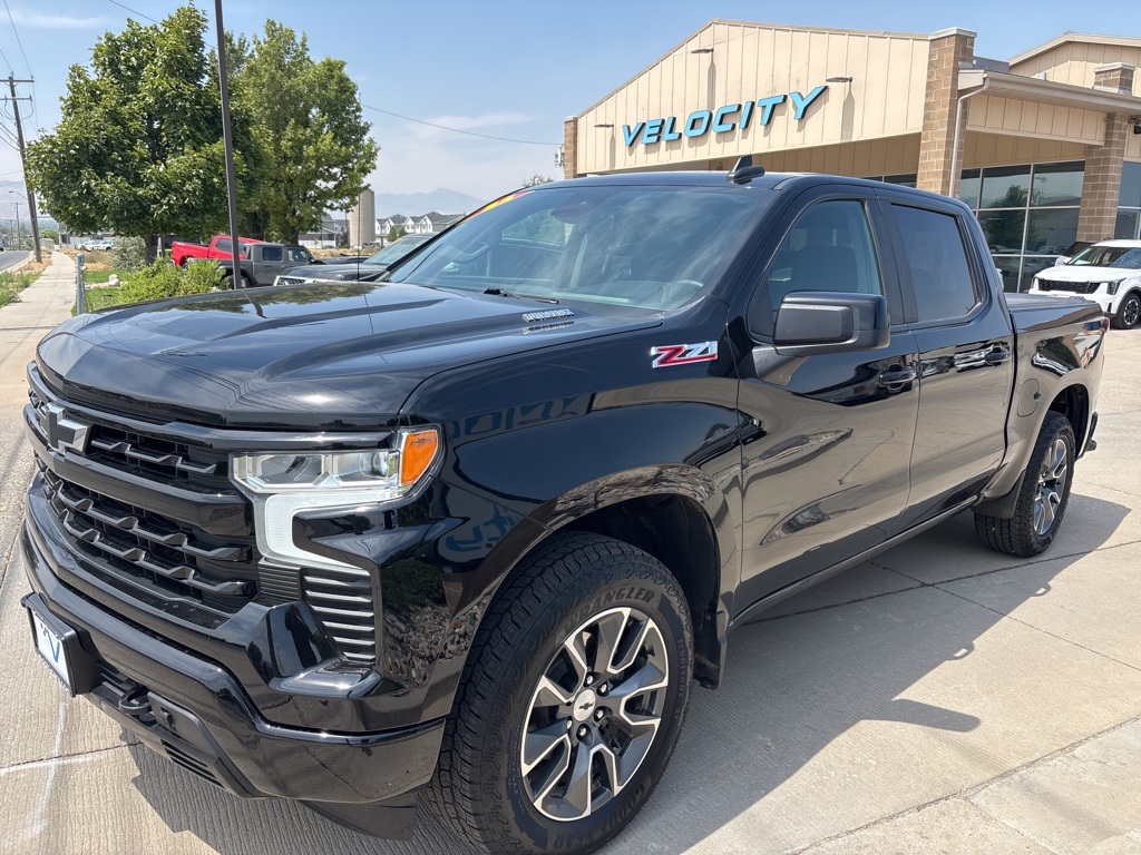 2022 Chevrolet Silverado 1500 RST photo 3